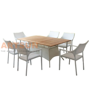 Sillas de comedor de ratán con tablero de madera de teca y base diseñada en ratán