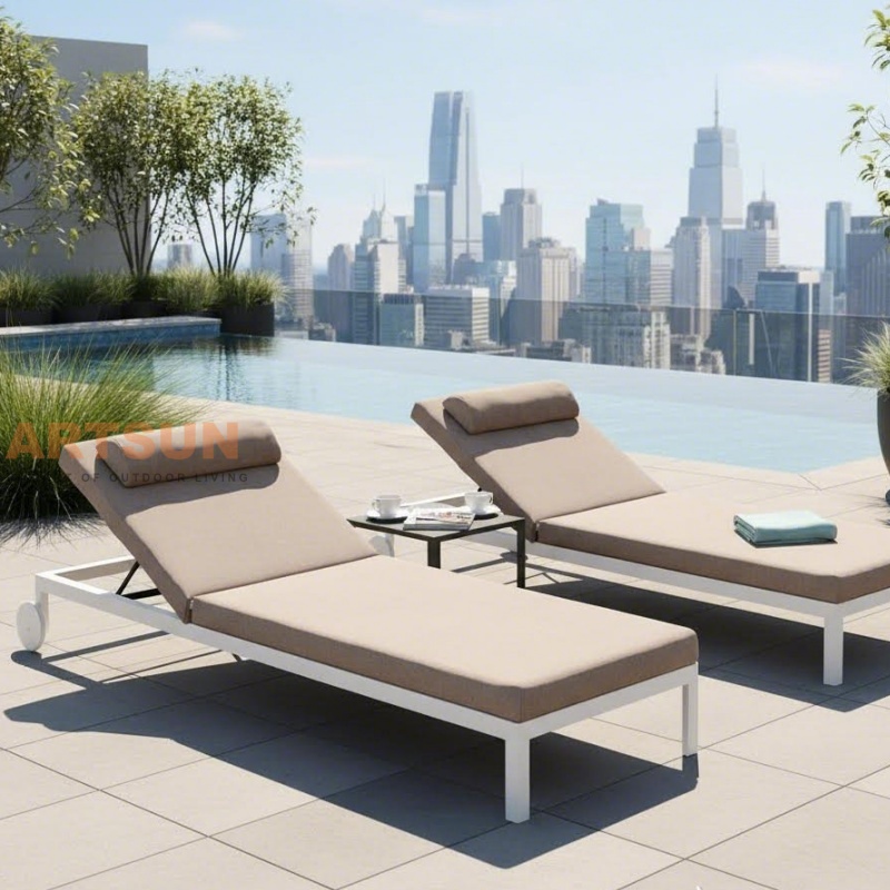 Tumbona de exterior de aluminio de lujo con cojín