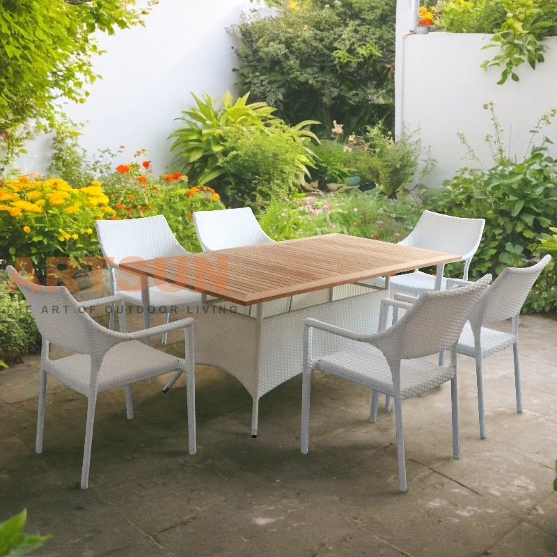 Sillas de comedor de ratán con tablero de madera de teca y base diseñada en ratán