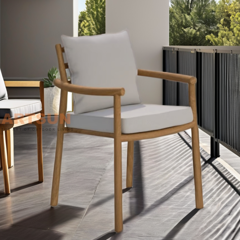 Silla de comedor de exterior con estructura y cojines de madera de teca 